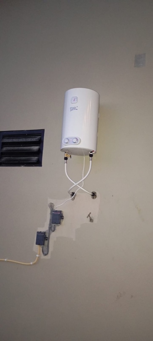 Boiler aangesloten met flexibele slangen