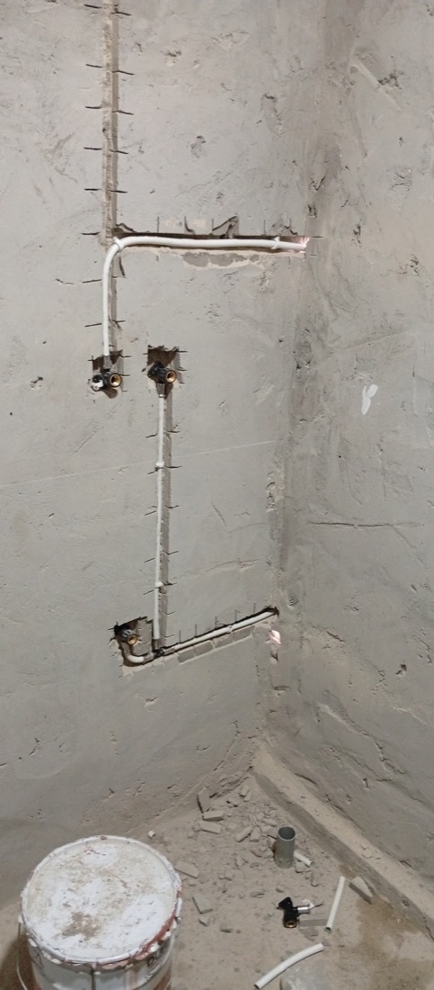 Leidingwerk voor de badkamer